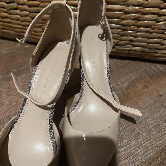 Banana Republic Heels size 10 snake details nude patent leather - Picture 3 of 4